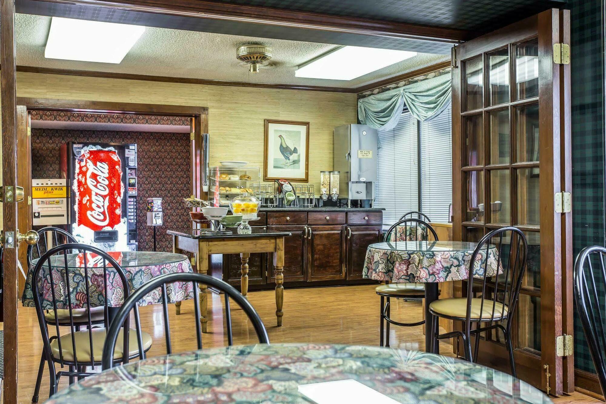 诺曼湖伊克诺拉奇套房酒店 科尼利厄斯 外观 照片